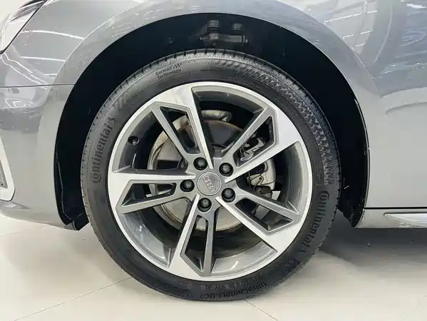 Audi A4L 2020