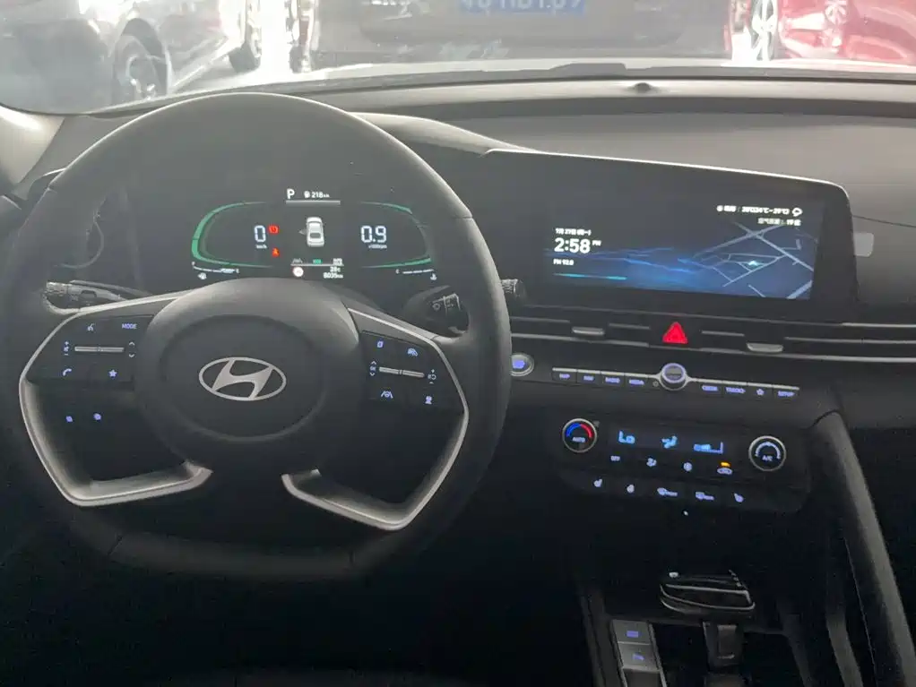 Hyundai Elantra 2025 — фото 17