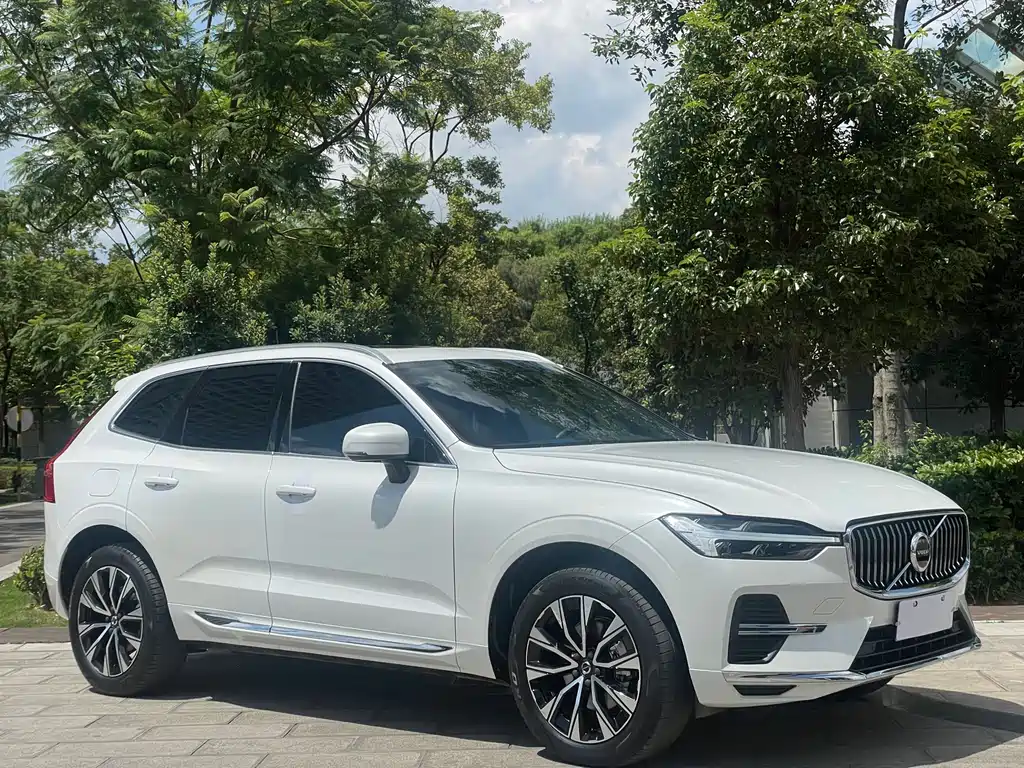 Volvo XC60 2022 — фото 3