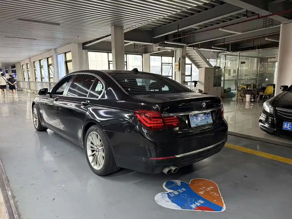 BMW 7 Series 2015 — фото 9