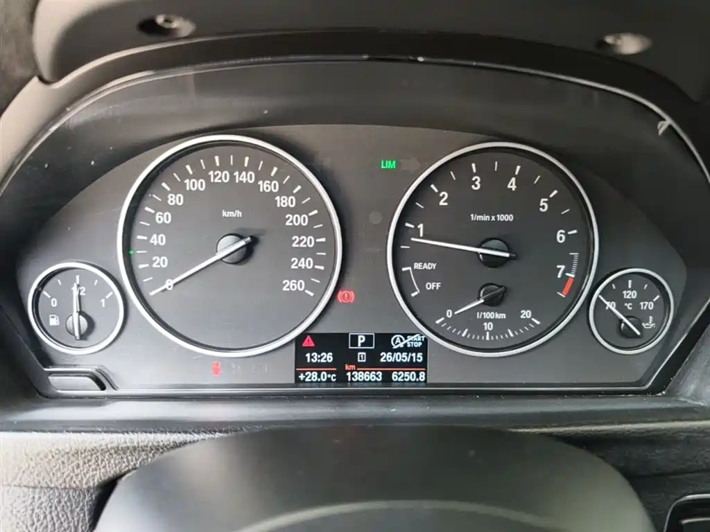 BMW 3 Series 2016 — фото 12
