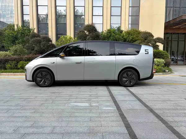 Li Auto MEGA 2024