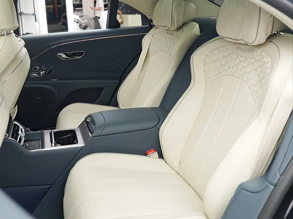 Bentley Flying Spur PHEV 2025 — фото 15