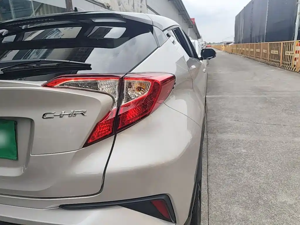 Toyota C-HR 2021 — фото 8