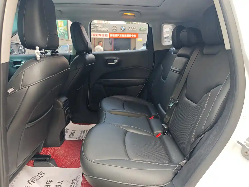 Jeep Compass 2017 — фото 14