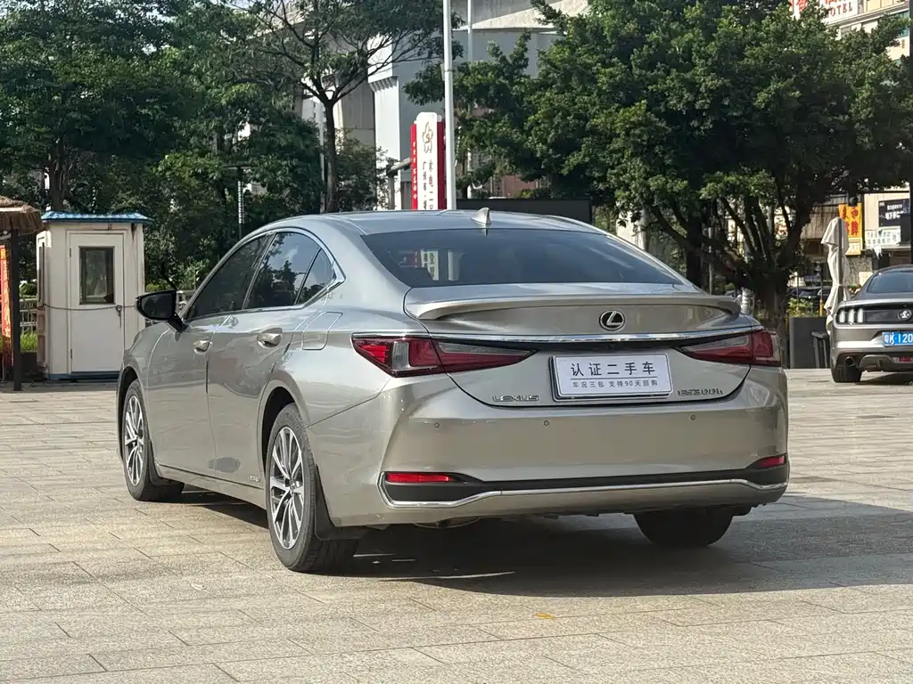 Lexus ES 2023 — фото 10