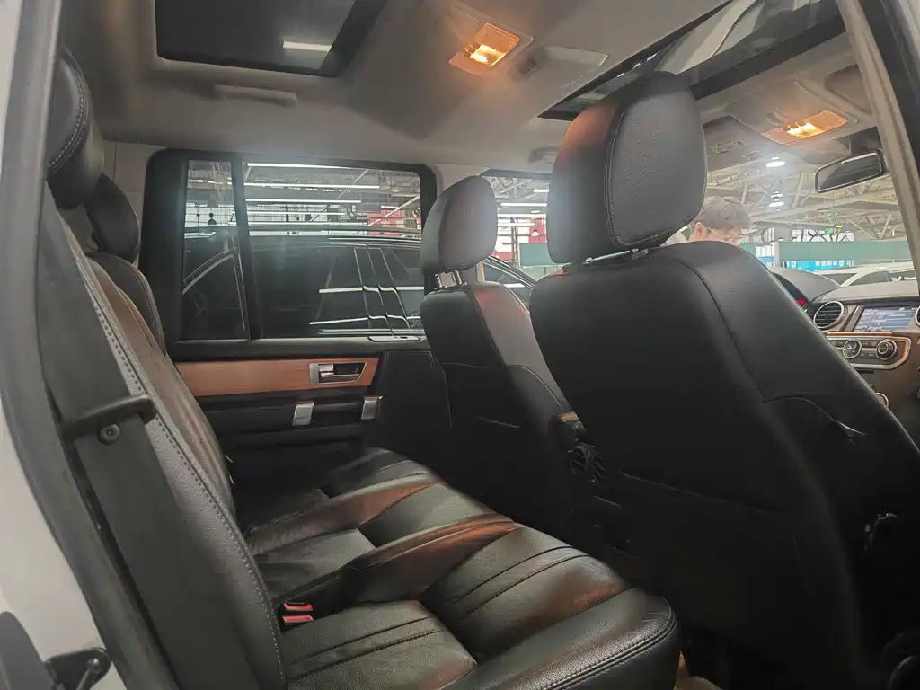 Land Rover Discovery 2012 — фото 10