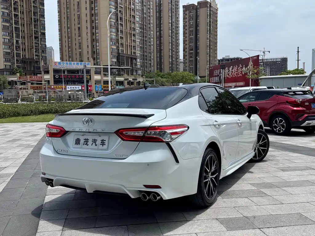 Toyota Camry 2023 — фото 8