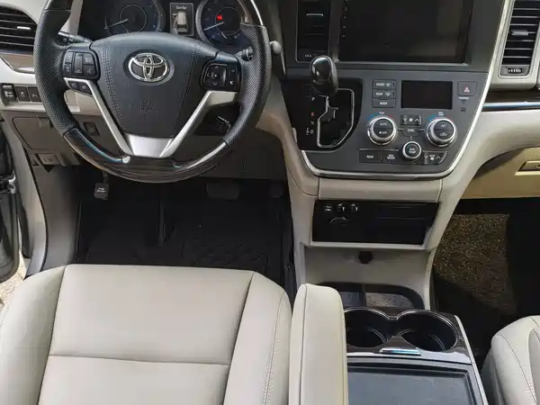 Toyota Sienna 2015
