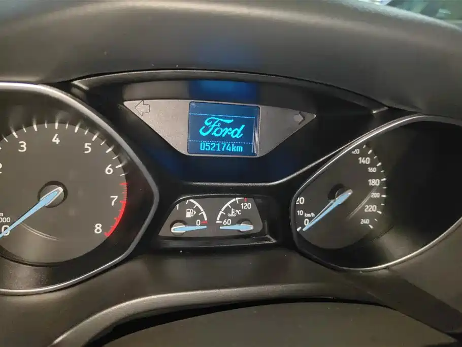 Ford Focus 2016 — фото 14