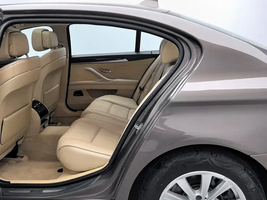 BMW 5 Series 2013 — фото 15