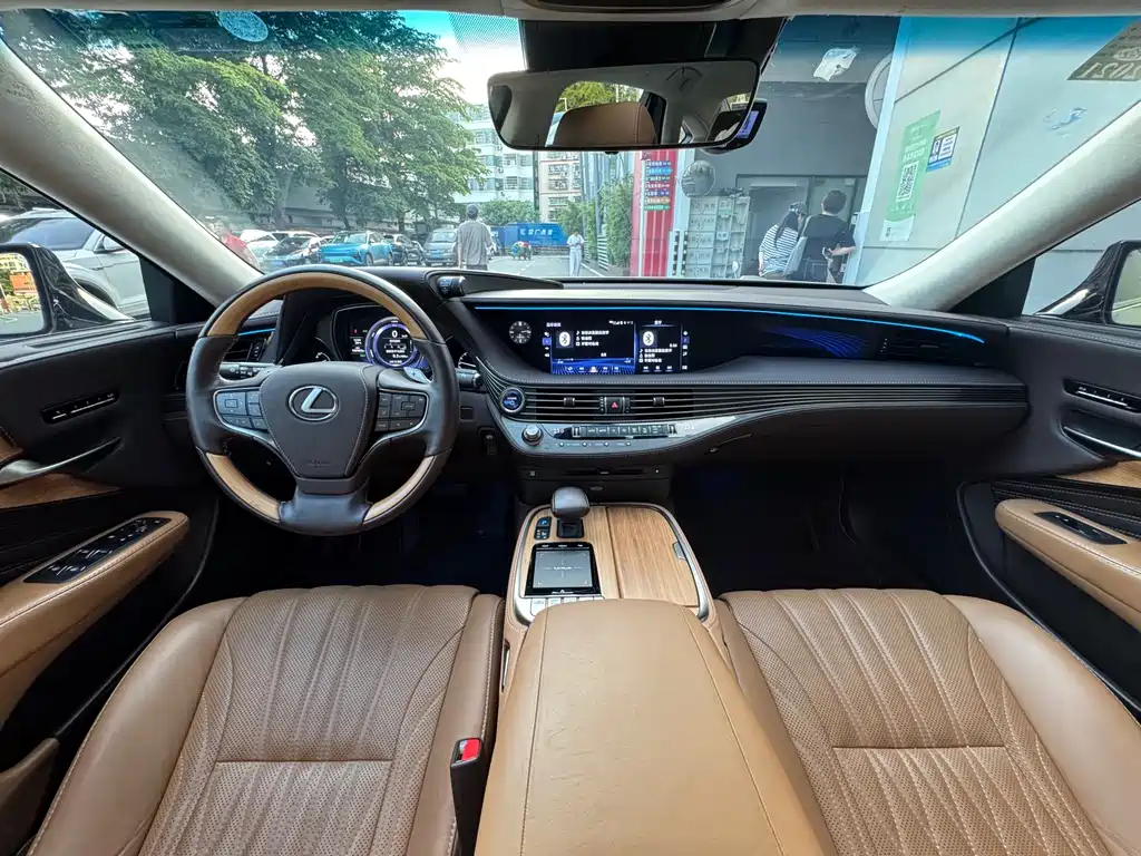 Lexus LS 2019 — фото 15
