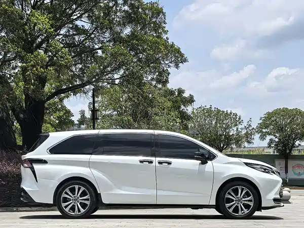 Toyota Sienna 2024