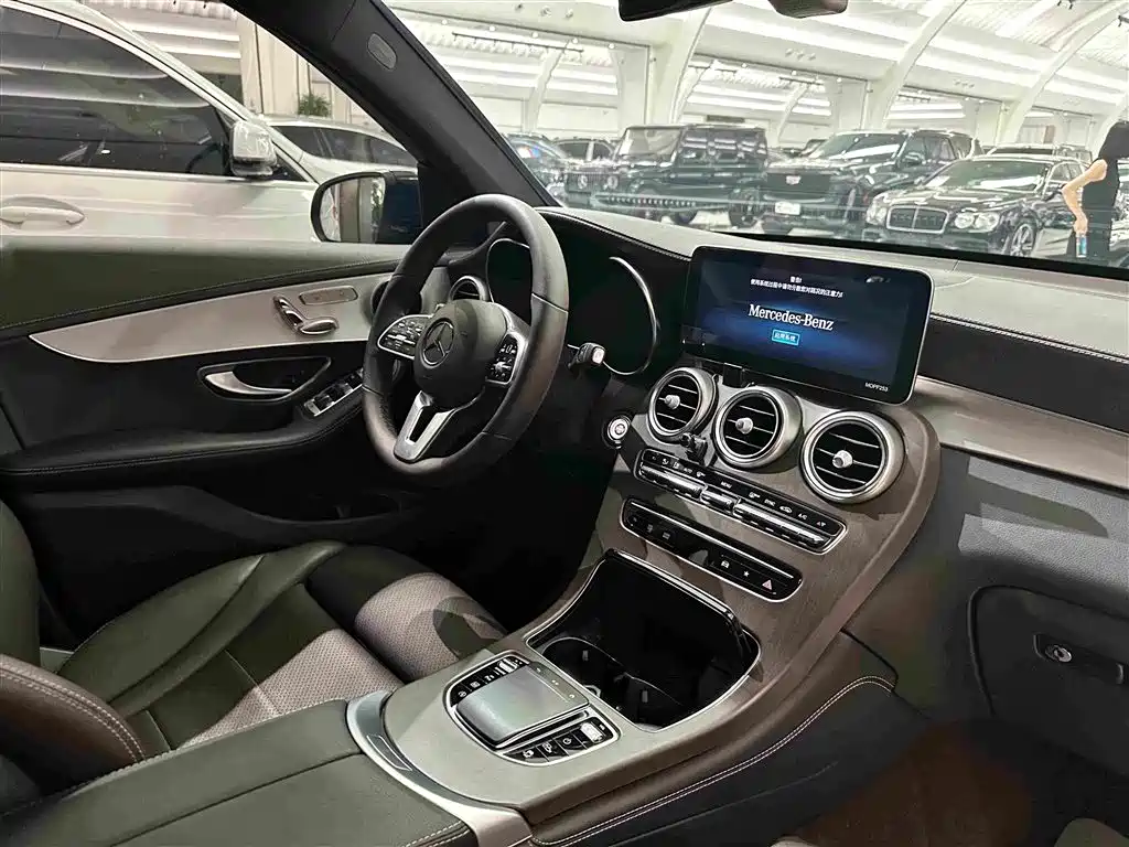 Mercedes-Benz GLC 2020 — фото 24