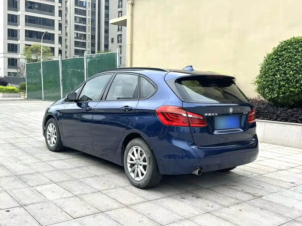 BMW 2 Series Active Tourer 2017 — фото 9