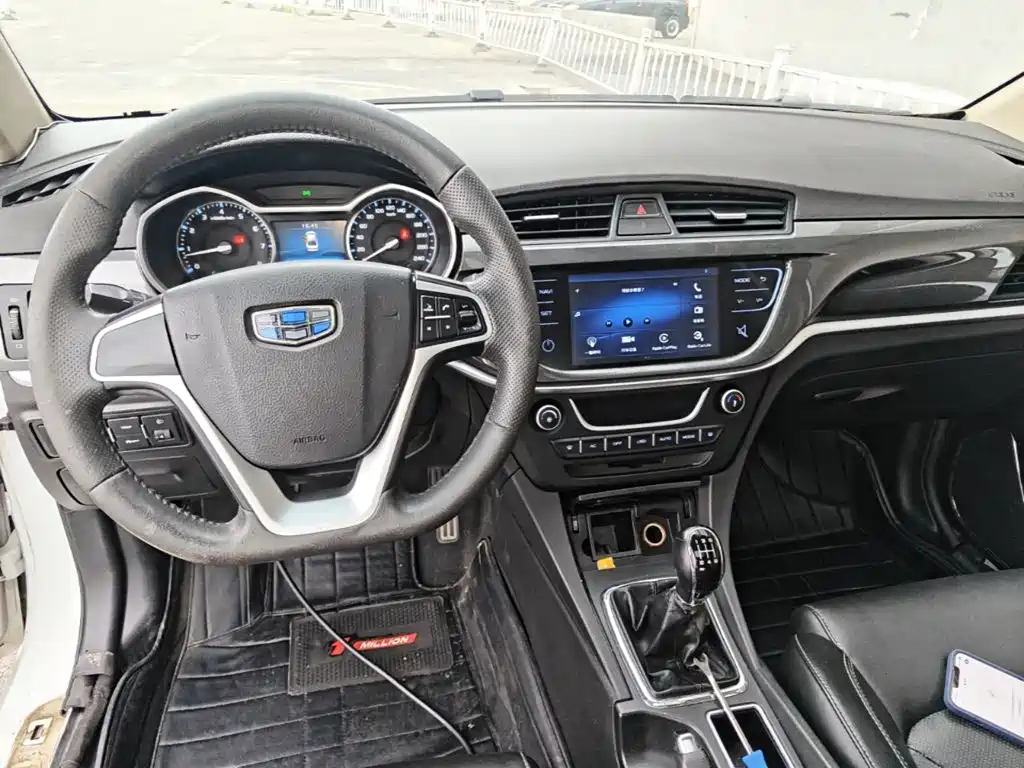 Geely Emgrand 2016 — фото 10