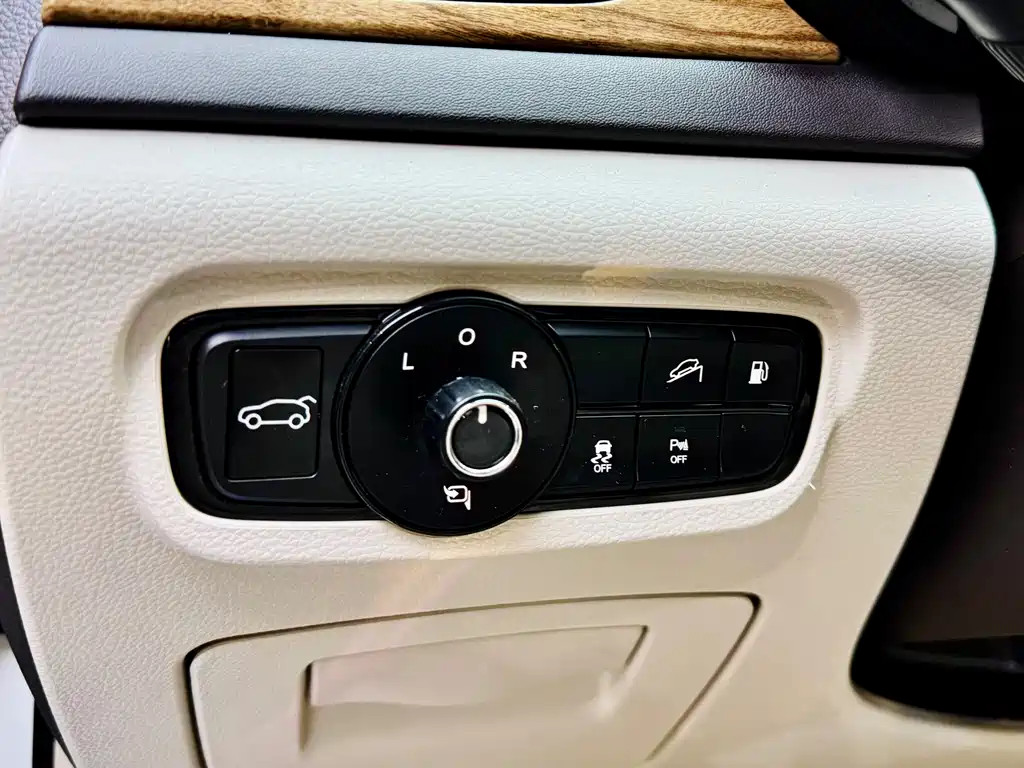 GAC Motor Trumpchi GS8 2018 — фото 13