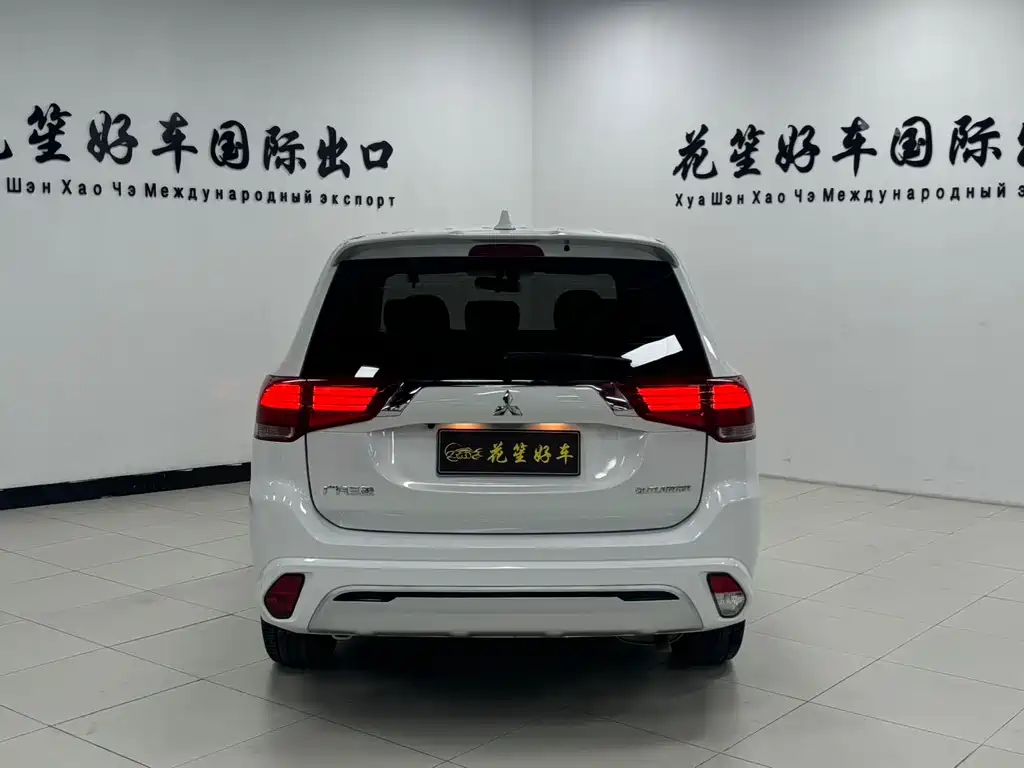 Mitsubishi Outlander 2022 — фото 5