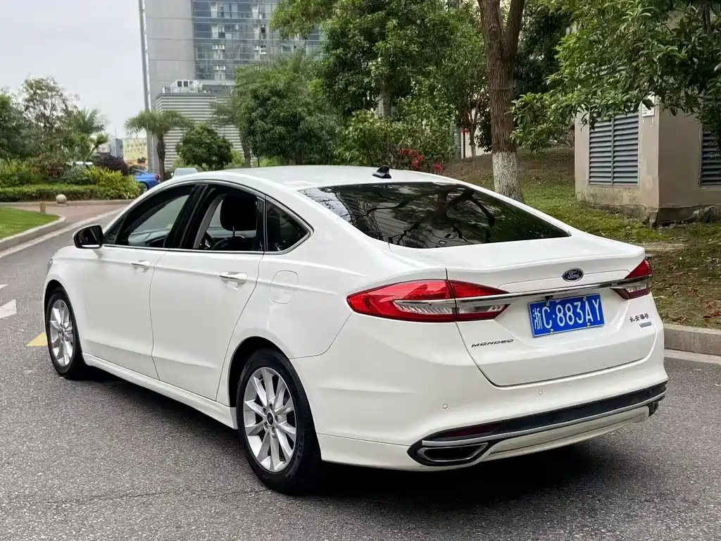 Ford Mondeo 2018 — фото 9
