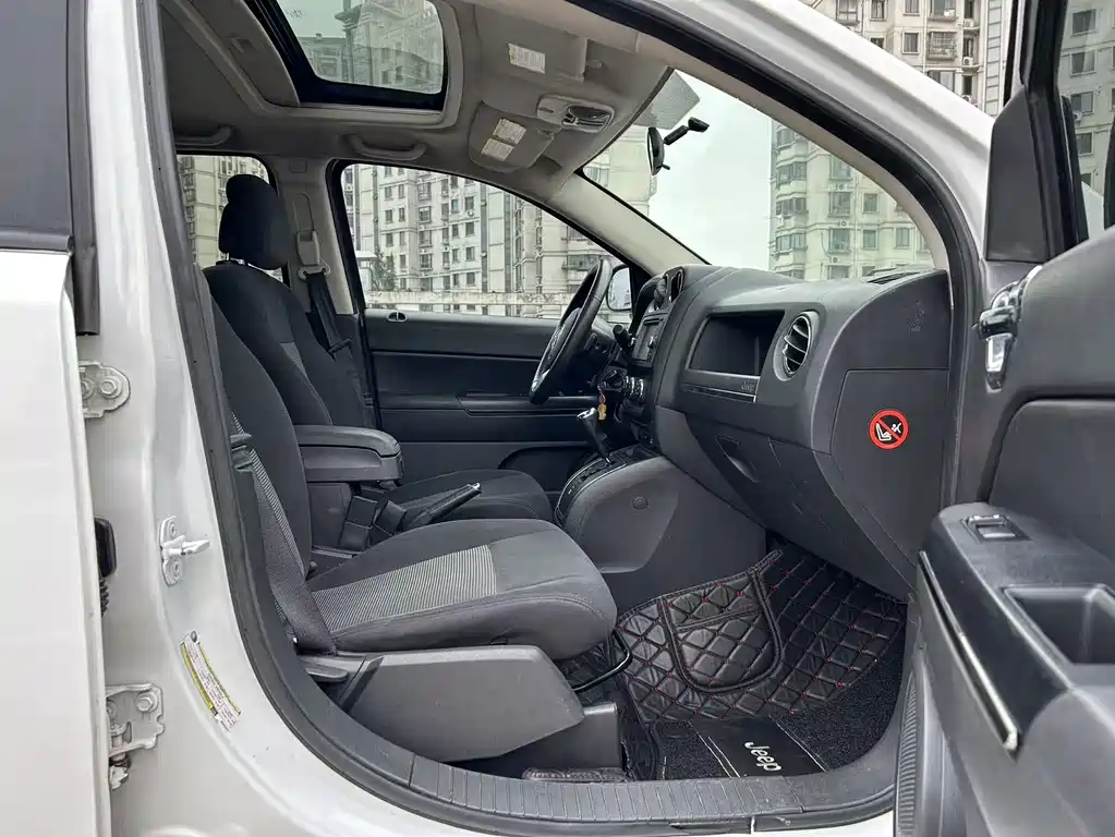 Jeep Compass 2011 — фото 16