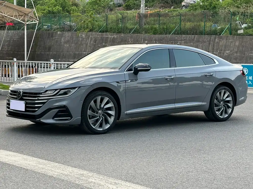 Volkswagen CC 2023 — фото 1