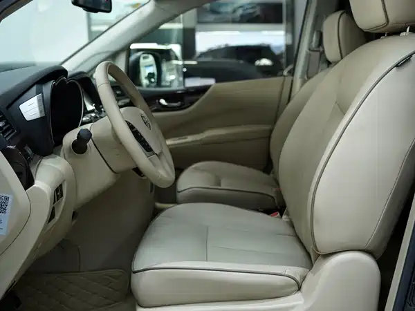 Nissan Quest 2015