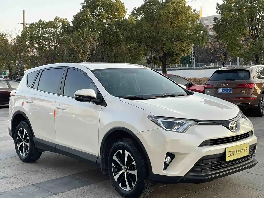 Toyota RAV4 2019 — фото 3