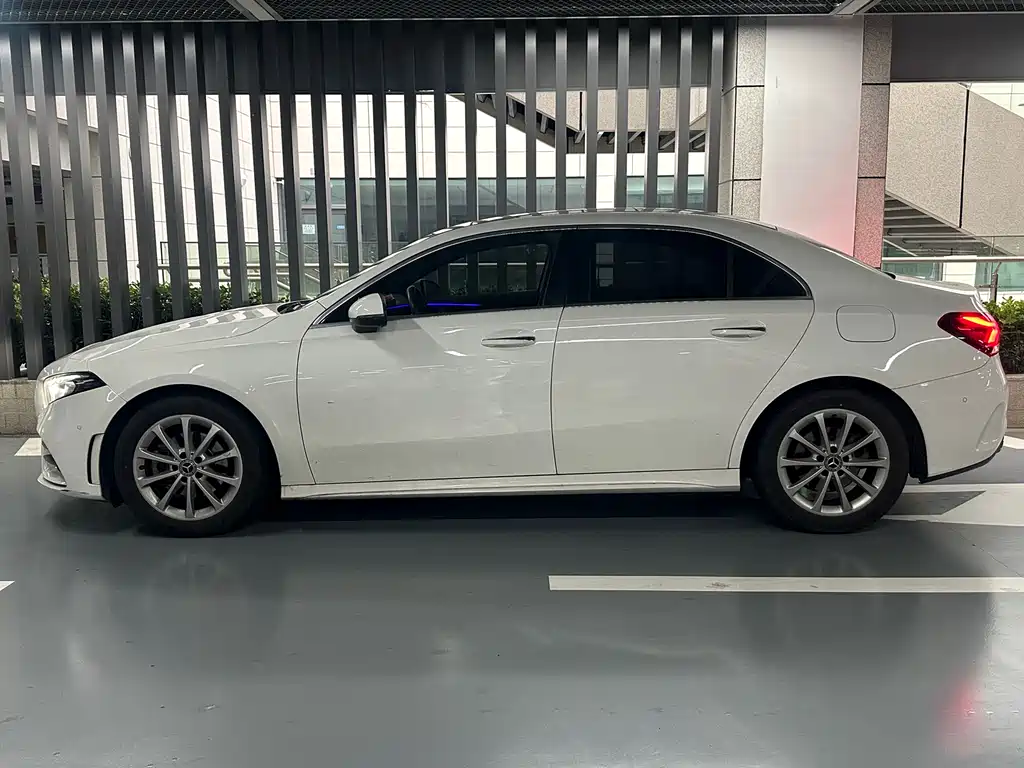 Mercedes-Benz A-Class 2020 — фото 4
