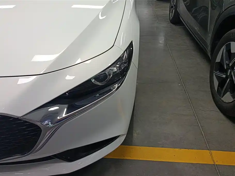 Mazda 3 Axela 2024
