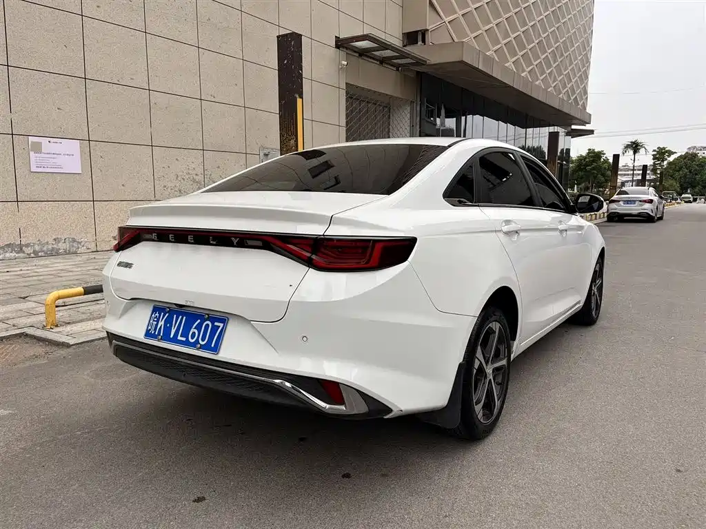 Geely Emgrand L 2022