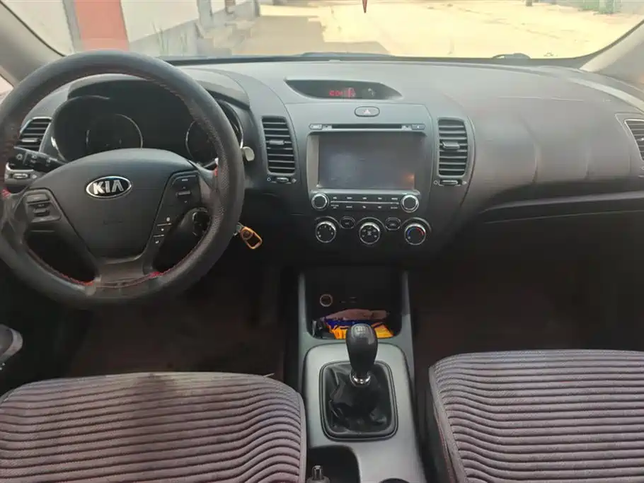Kia K3 2015 — фото 12