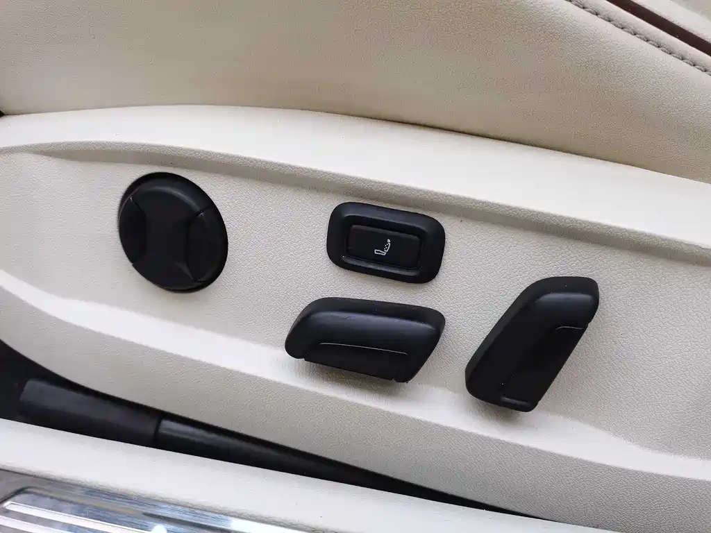 Volkswagen Phideon 2017 — фото 19
