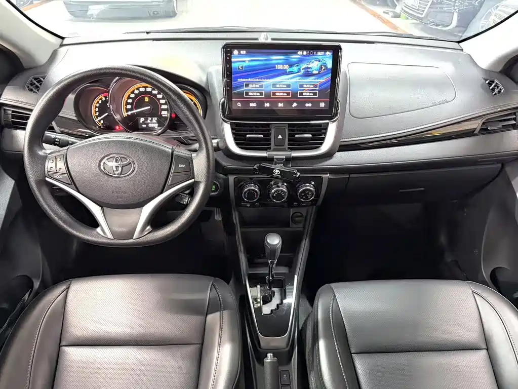 Toyota Yaris L 2022