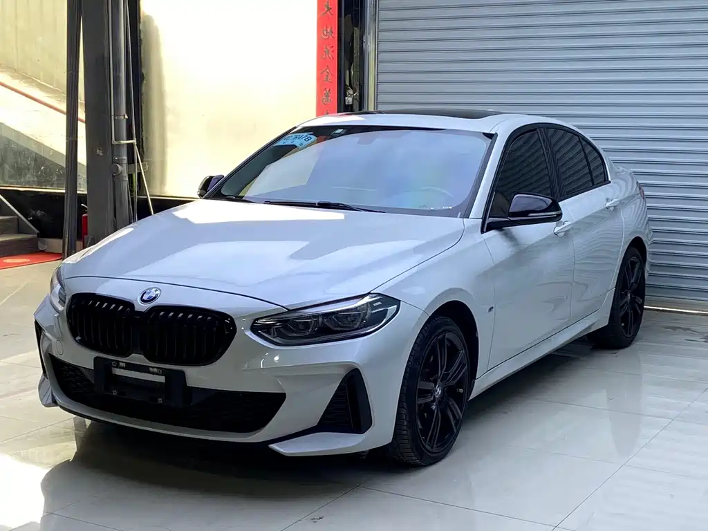 BMW 1 Series 2022 — фото 1