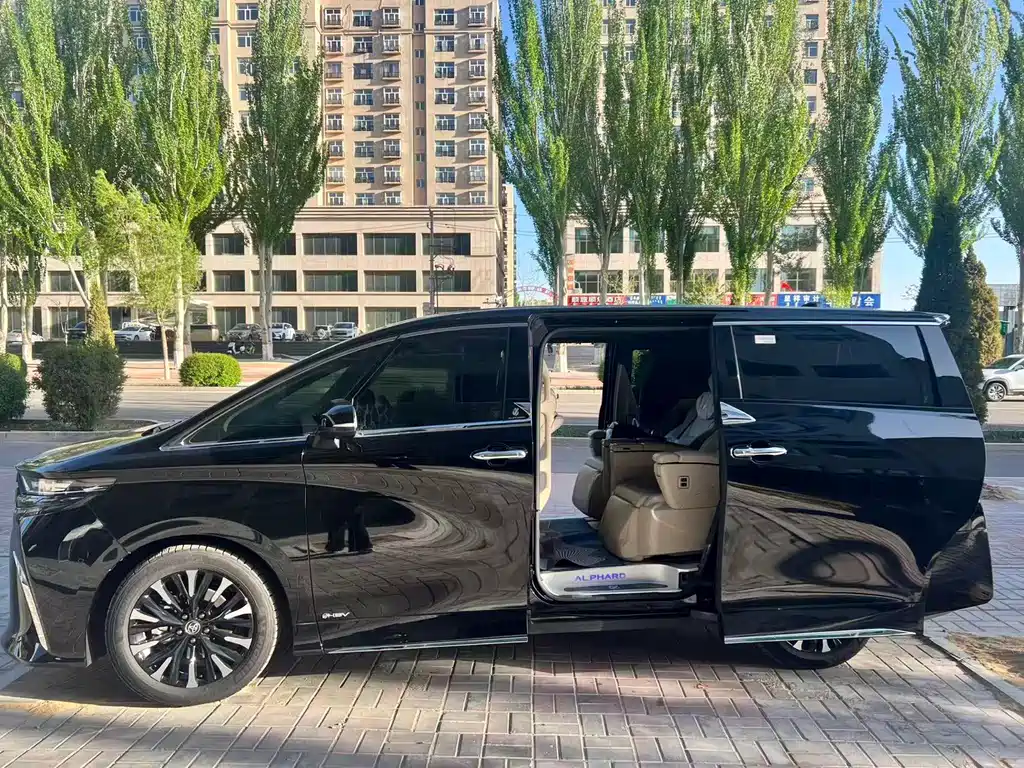 Toyota Alphard 2024 — фото 6