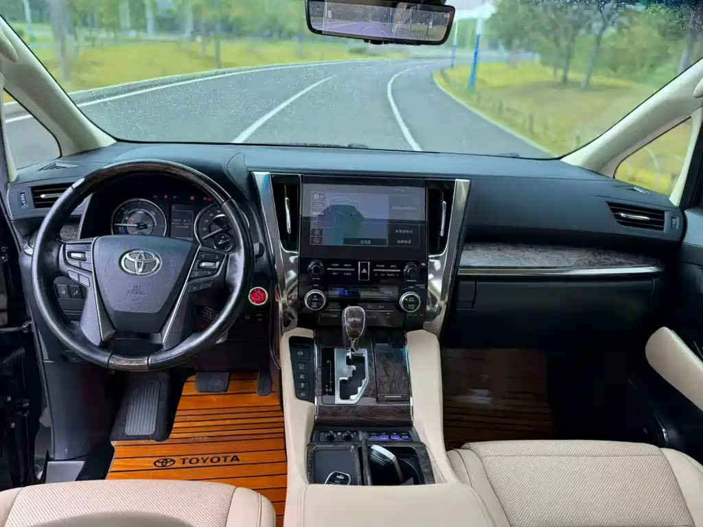 Toyota Alphard 2020 — фото 10