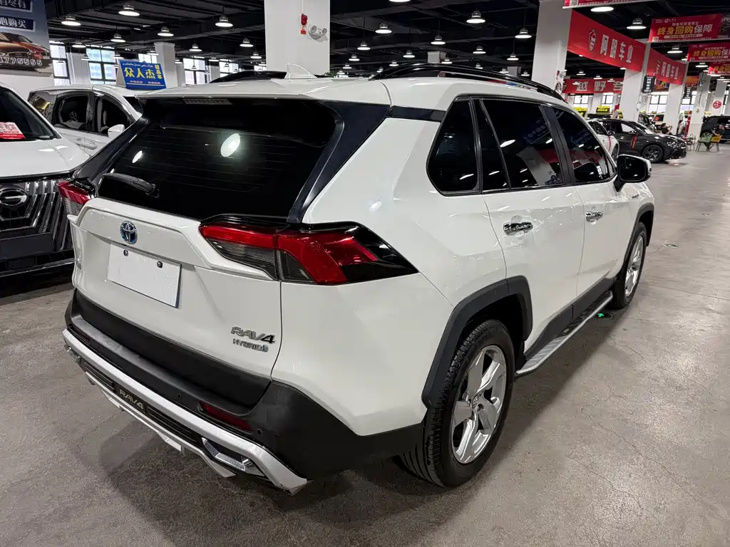 Toyota RAV4 2020 — фото 9