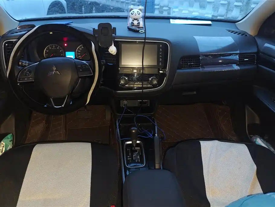 Mitsubishi Outlander 2017 — фото 12