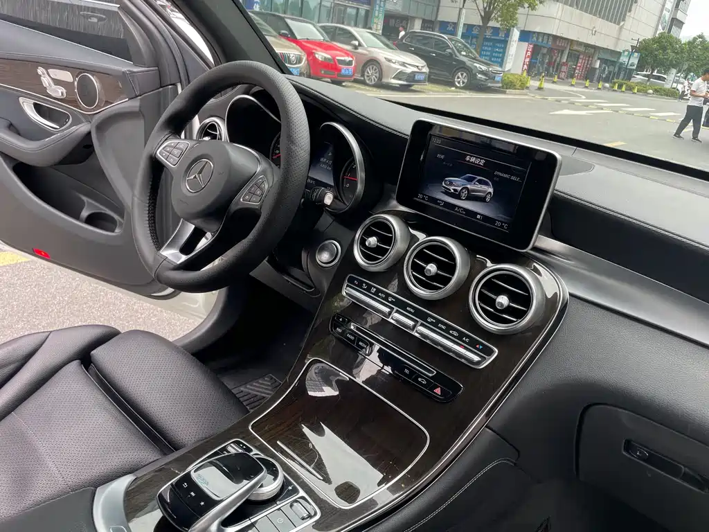 Mercedes-Benz GLC 2017 — фото 15