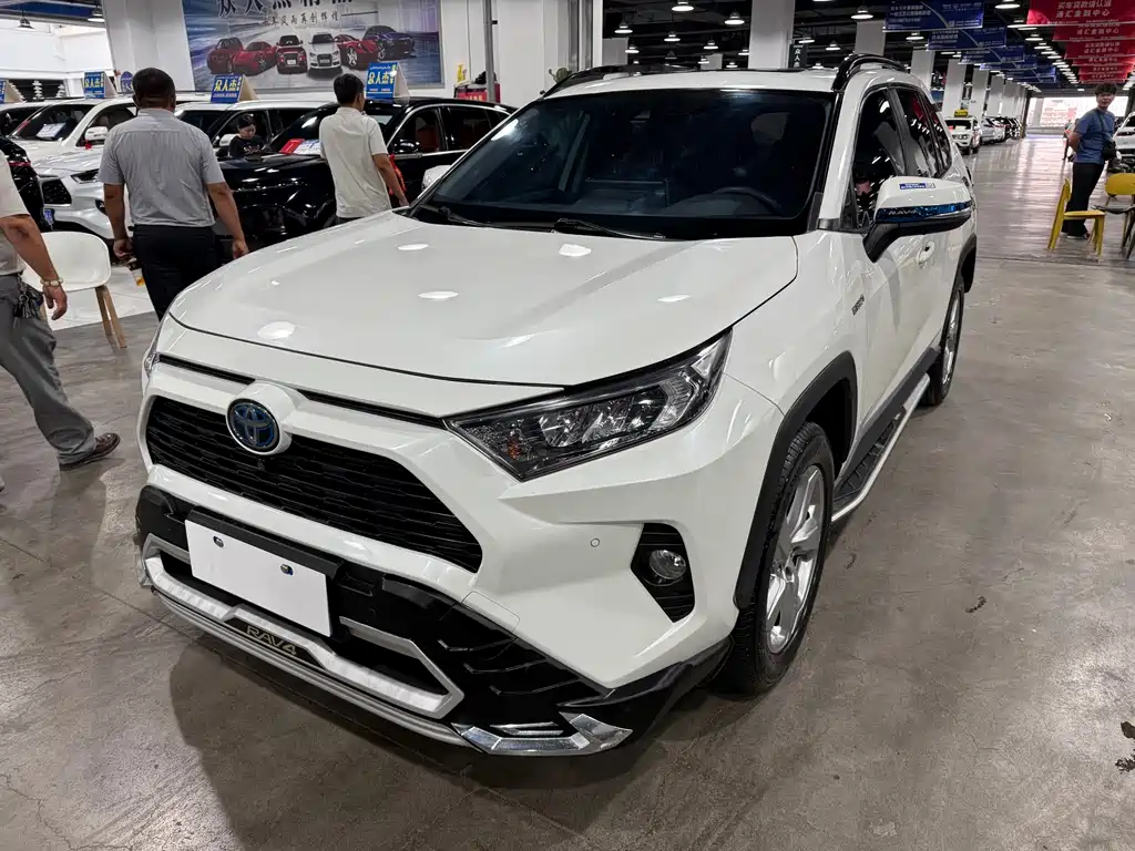 Toyota RAV4 2020 — фото 2