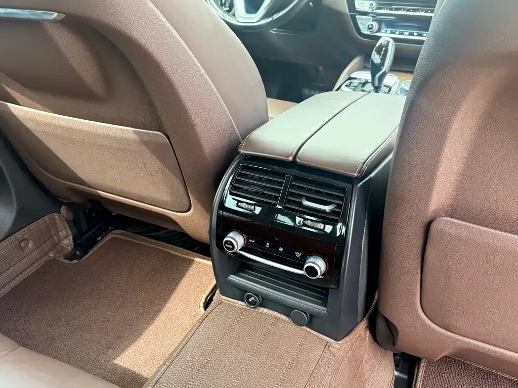 BMW 5 Series New Energy 2019 — фото 14