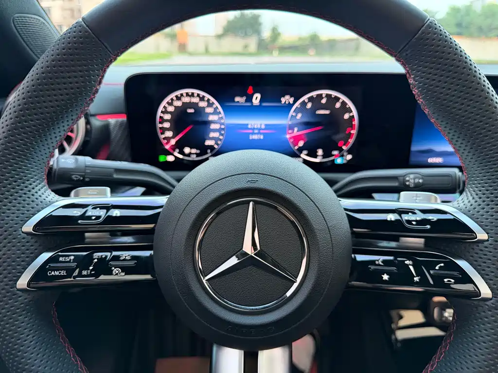 Mercedes-Benz A-Class 2024 — фото 11