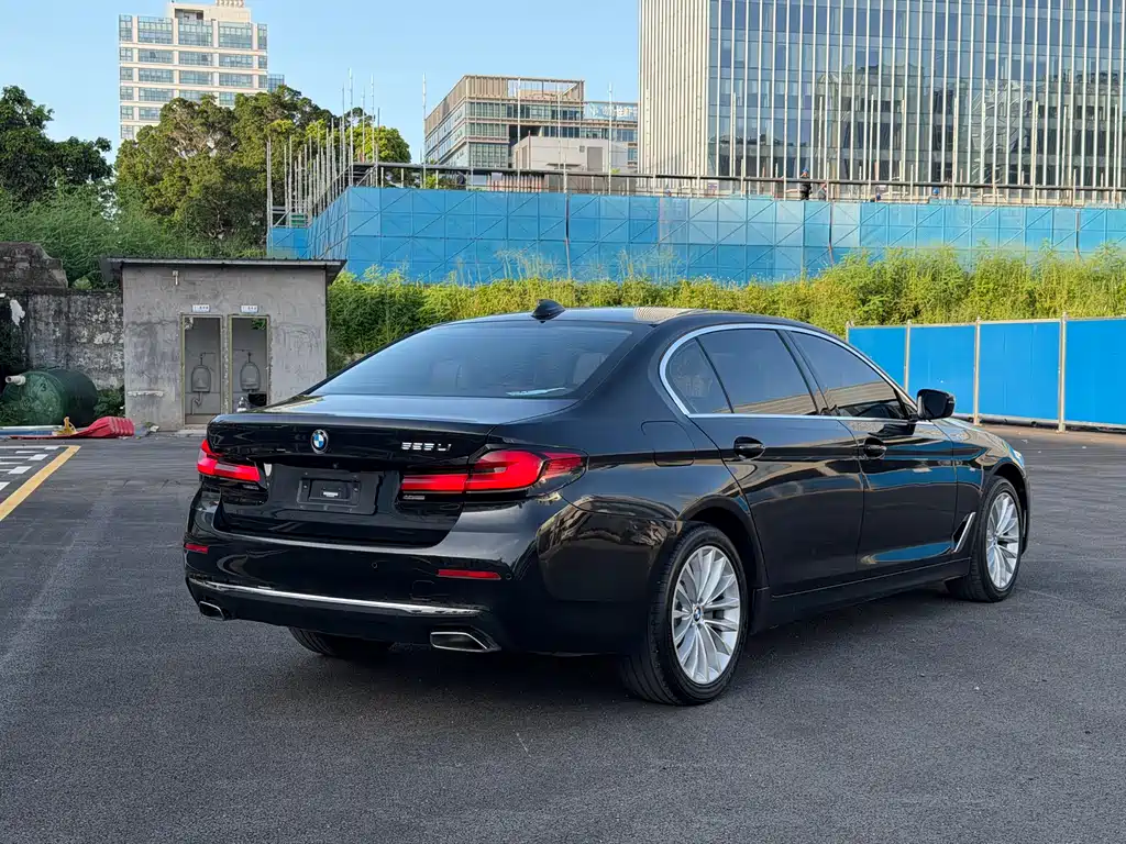 BMW 5 Series 2022 — фото 13