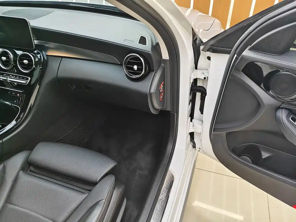 Mercedes-Benz C-Class 2019 — фото 13