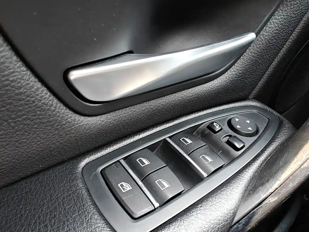 BMW 3 Series 2017 — фото 19