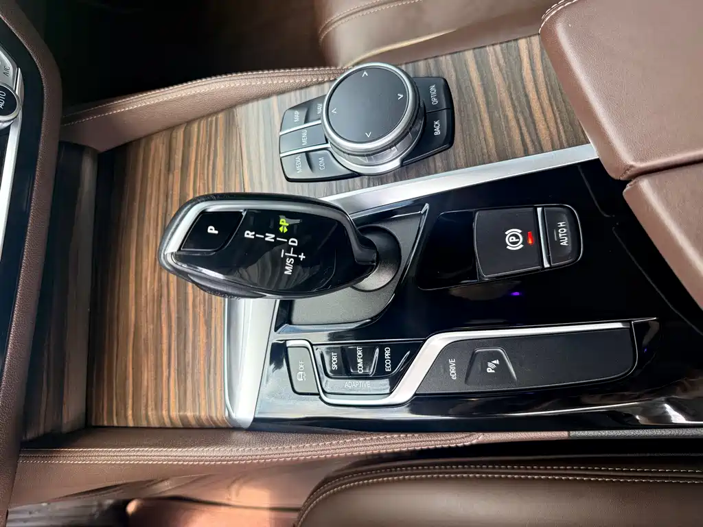 BMW 5 Series New Energy 2019 — фото 19