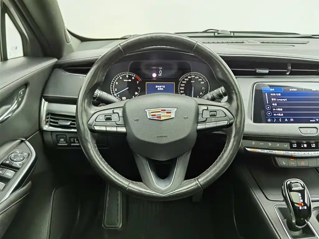 Cadillac XT4 2020 — фото 11