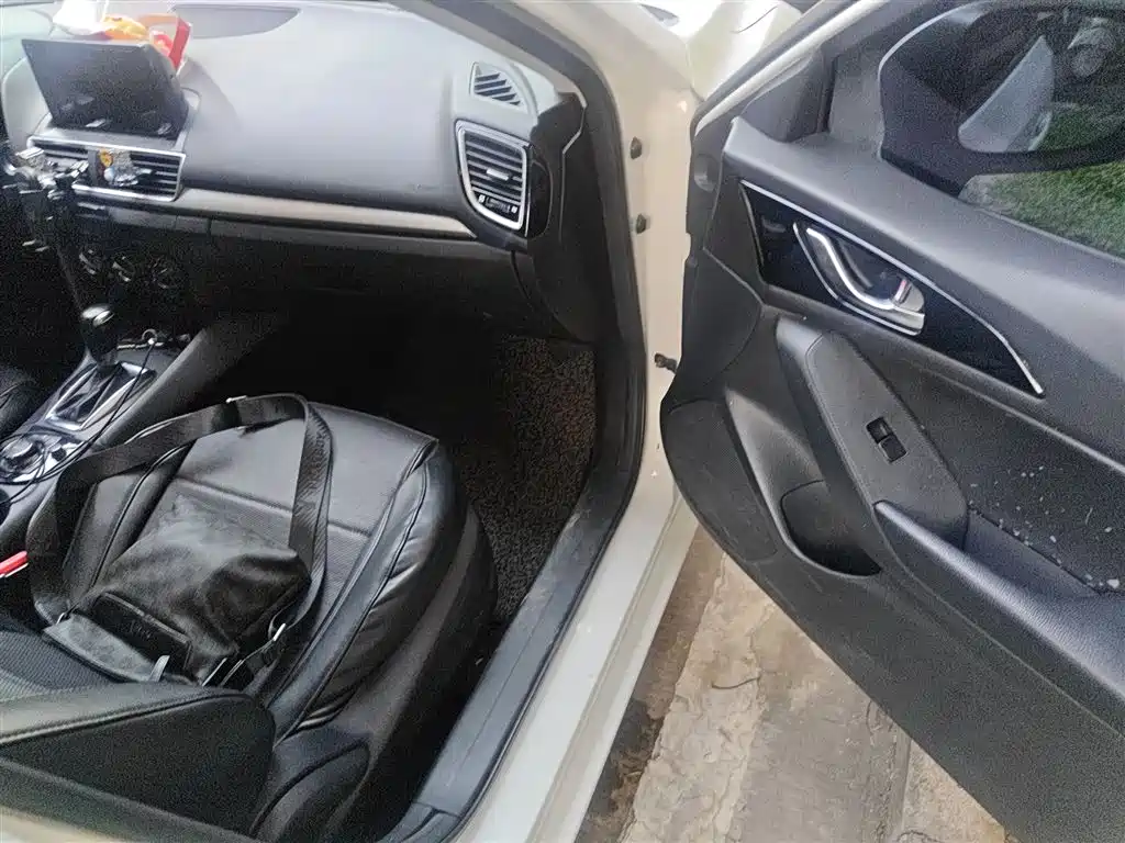 Mazda 3 Axela 2015 — фото 20