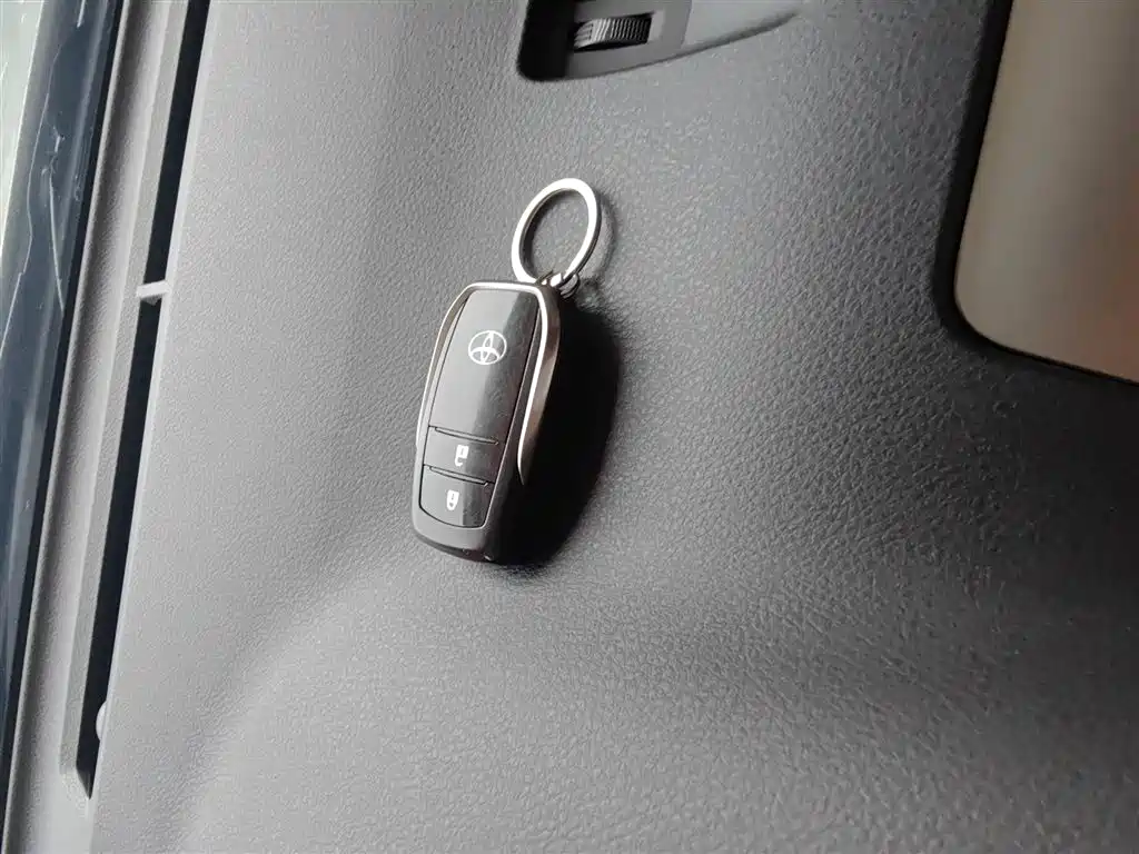 Toyota RAV4 2018 — фото 17