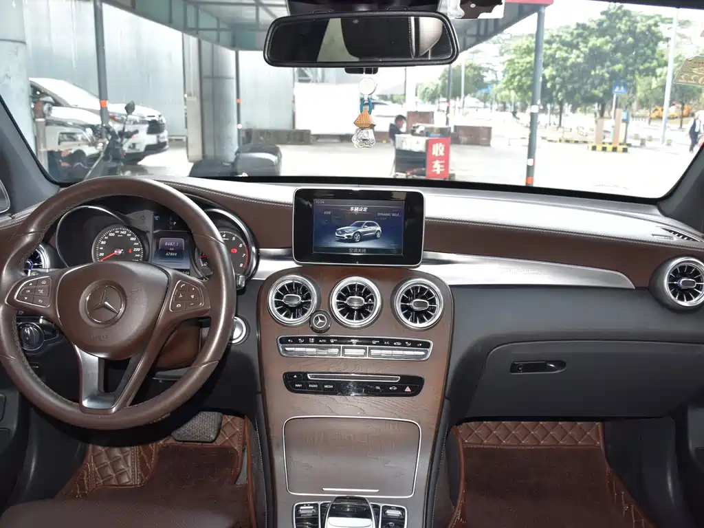 Mercedes-Benz GLC 2018 — фото 13